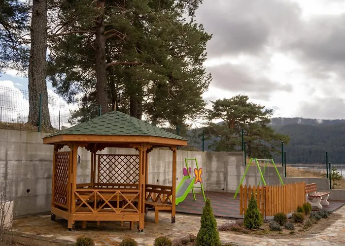 Къщи За Гости Иварос - Доспат Guest house *